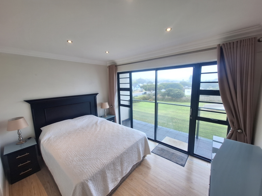 3 Bedroom Property for Sale in Wavecrest Eastern Cape